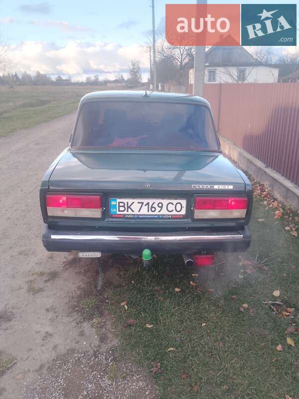 Седан ВАЗ / Lada 2107 1998 в Рокитному