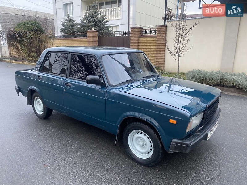 Седан ВАЗ / Lada 2107 1985 в Днепре