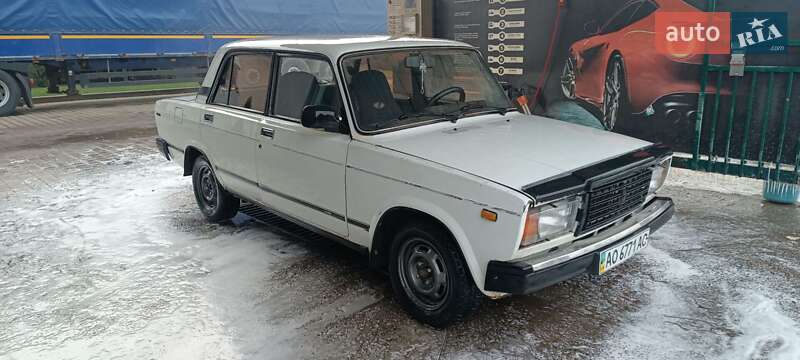 Седан ВАЗ / Lada 2107 2004 в Береговому