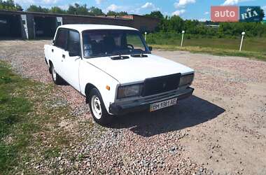 Седан ВАЗ / Lada 2107 1993 в Ромнах