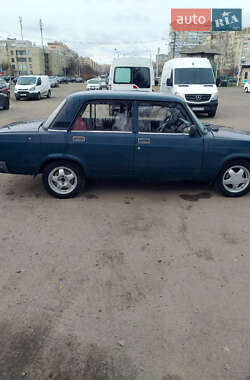 Седан ВАЗ / Lada 2107 2004 в Києві