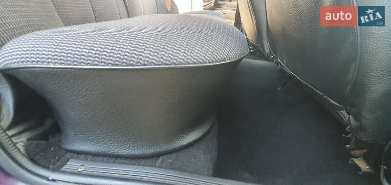 Седан ВАЗ / Lada 2107 2002 в Рені