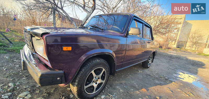 Седан ВАЗ / Lada 2107 2002 в Рені