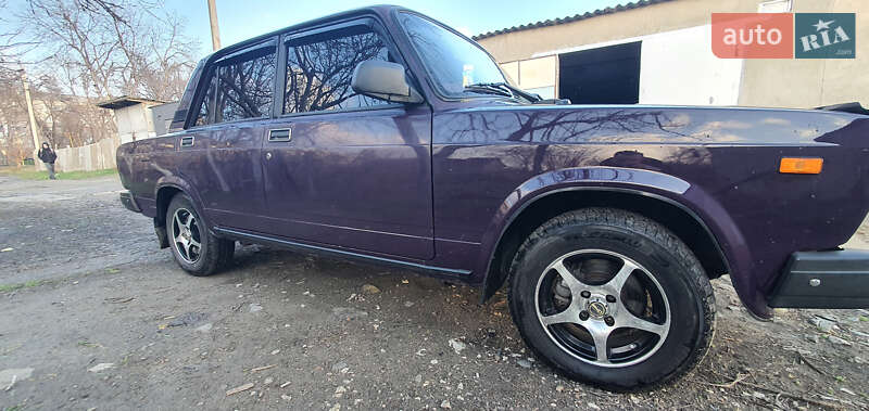 Седан ВАЗ / Lada 2107 2002 в Рені