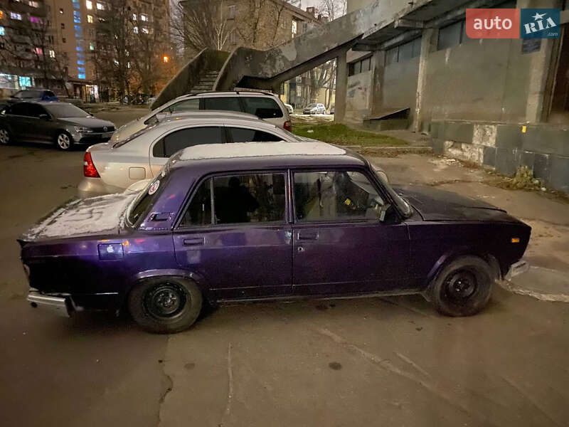 Седан ВАЗ / Lada 2107 2004 в Києві