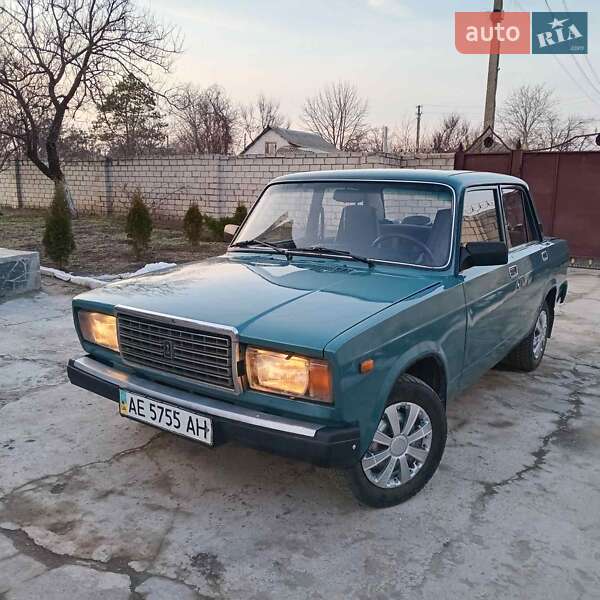 Седан ВАЗ / Lada 2107 2005 в Днепре