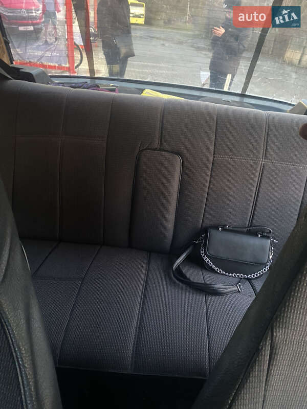 Седан ВАЗ / Lada 2107 2001 в Черновцах