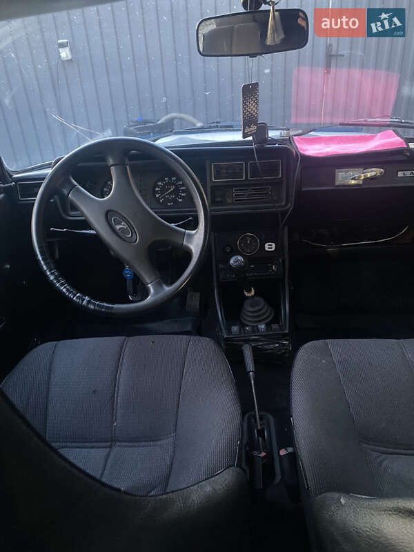 Седан ВАЗ / Lada 2107 2001 в Черновцах