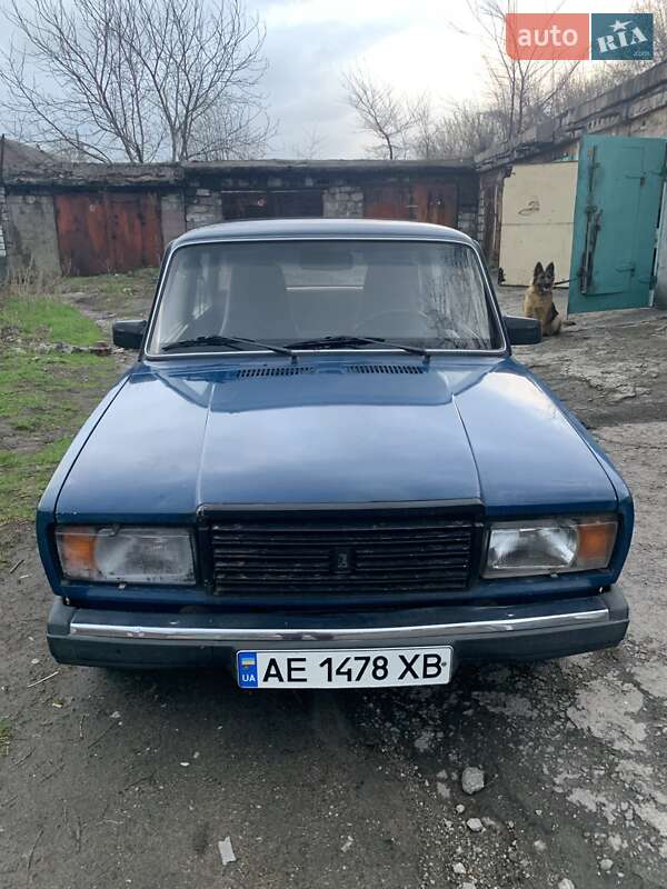 Седан ВАЗ / Lada 2107 2004 в Каменском