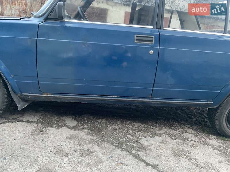 Седан ВАЗ / Lada 2107 2004 в Каменском