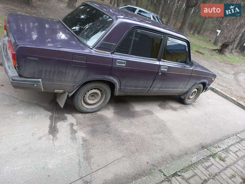 Седан ВАЗ / Lada 2107 2004 в Сумах