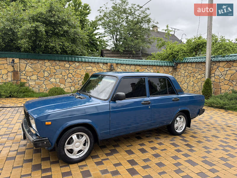 Седан ВАЗ / Lada 2107 2004 в Могилів-Подільському