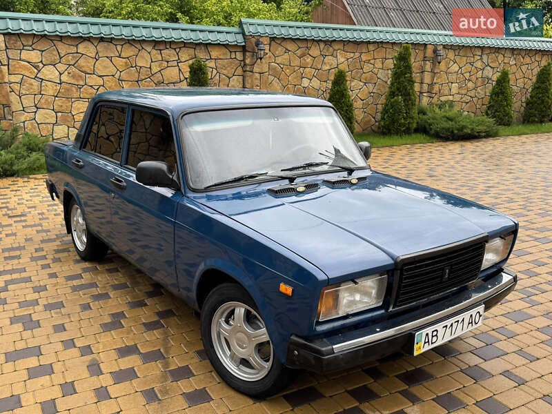 Седан ВАЗ / Lada 2107 2004 в Могилів-Подільському