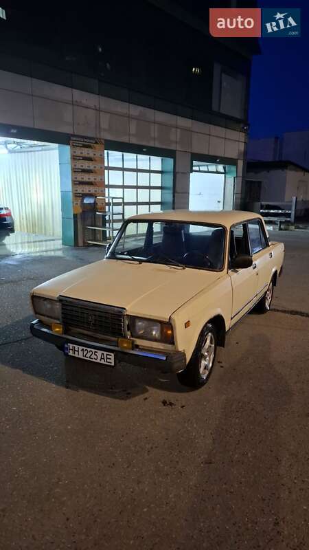 Седан ВАЗ / Lada 2107 1991 в Одессе