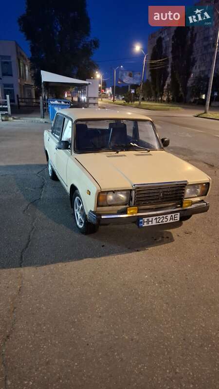Седан ВАЗ / Lada 2107 1991 в Одессе