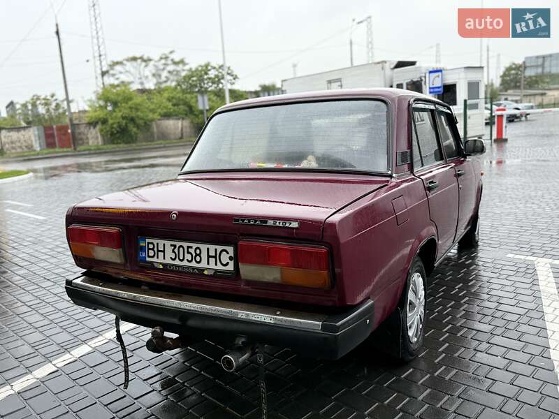 Седан ВАЗ / Lada 2107 2003 в Одессе