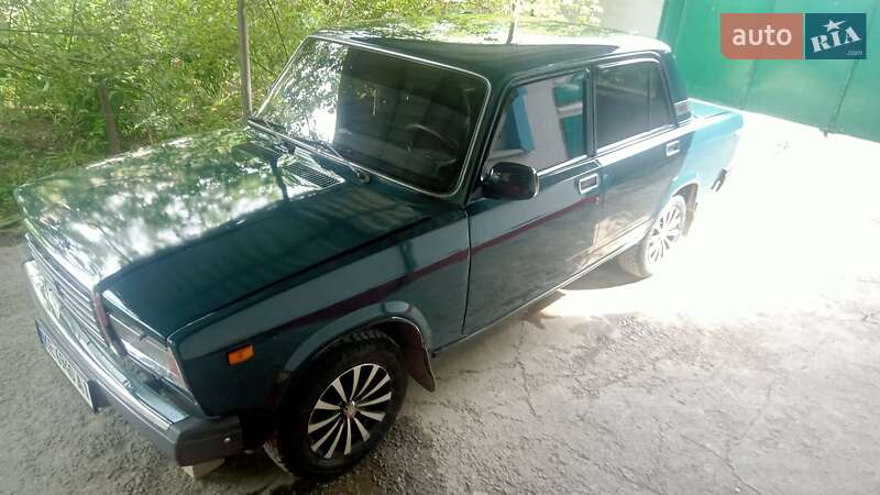 Седан ВАЗ / Lada 2107 2001 в Подгородном