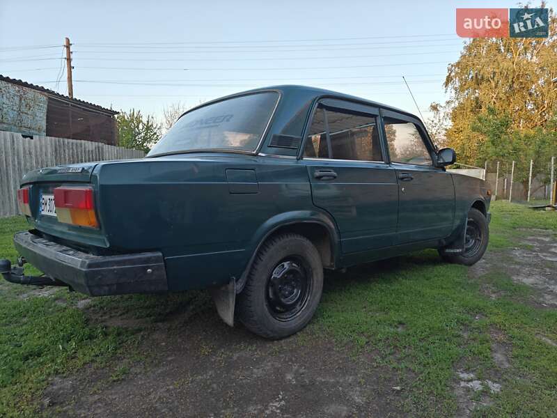Седан ВАЗ / Lada 2107 2005 в Ромнах