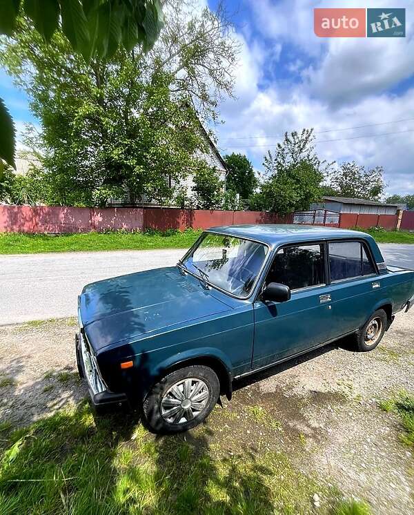 Седан ВАЗ / Lada 2107 2003 в Калиновке