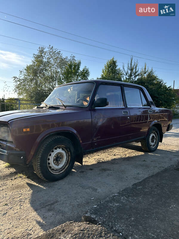 Седан ВАЗ / Lada 2107 2004 в Николаеве