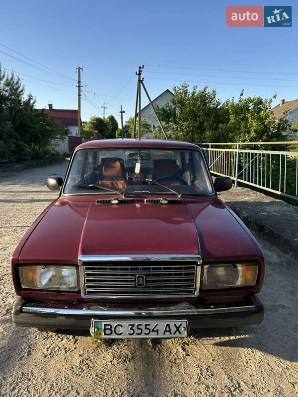 Седан ВАЗ / Lada 2107 2004 в Николаеве