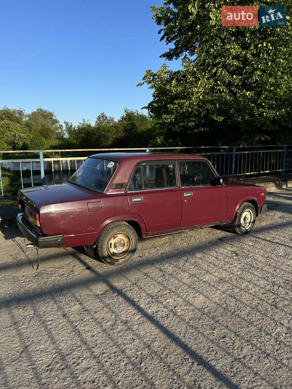 Седан ВАЗ / Lada 2107 2004 в Николаеве