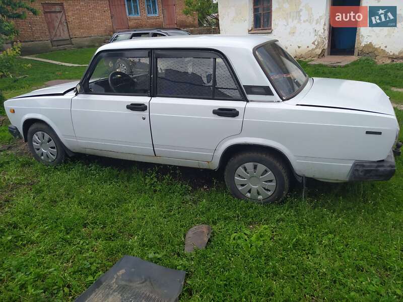 Седан ВАЗ / Lada 2107 1996 в Хмельницькому