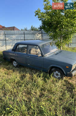 Седан ВАЗ 2107 2004 в 