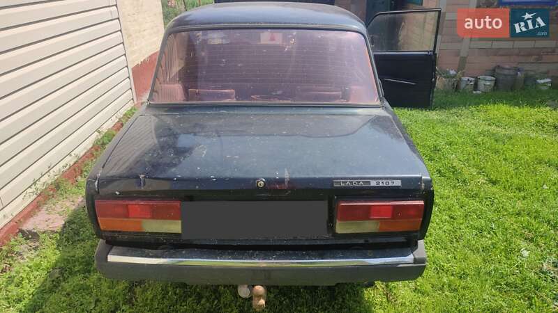 Седан ВАЗ / Lada 2107 1991 в Чернобае