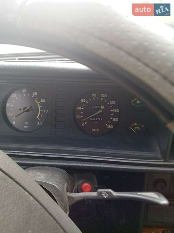 Седан ВАЗ / Lada 2107 2005 в Киеве
