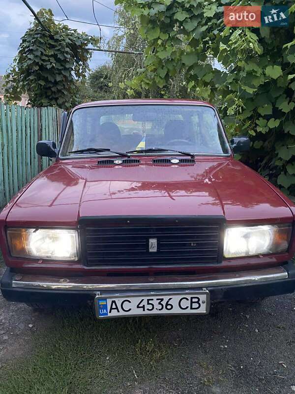 Седан ВАЗ / Lada 2107 1989 в Луцке