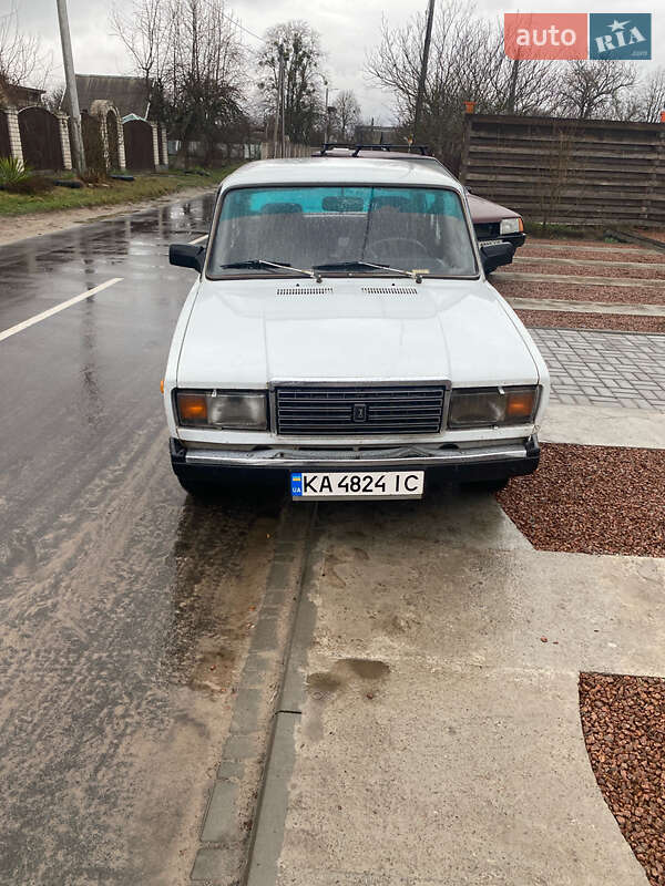 Седан ВАЗ / Lada 2107 1991 в Радомышле