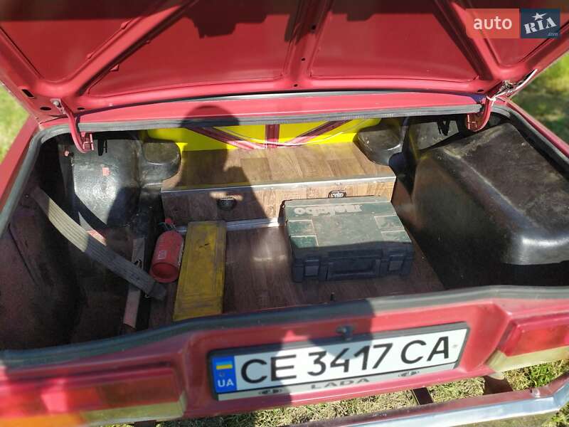 Седан ВАЗ / Lada 2107 1996 в Черновцах