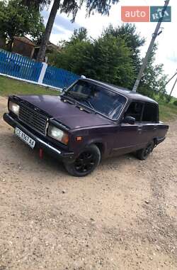 Седан ВАЗ / Lada 2107 2004 в Черновцах