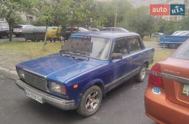 Седан ВАЗ / Lada 2107 2004 в Киеве