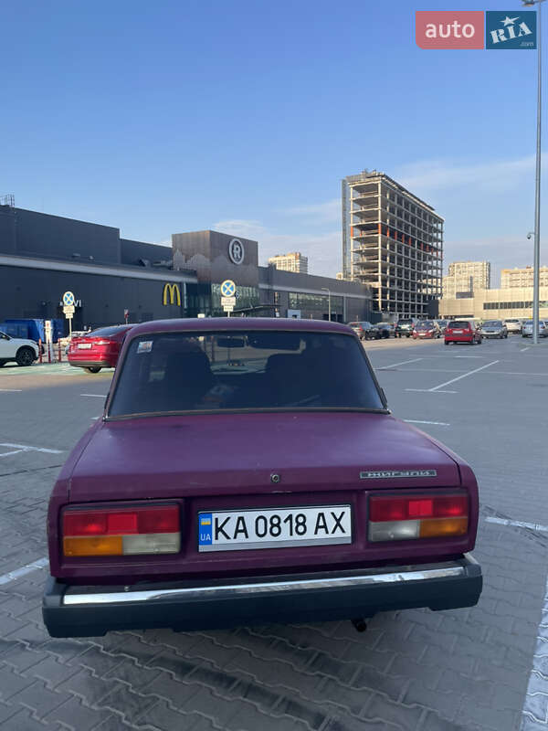 Седан ВАЗ / Lada 2107 2002 в Киеве