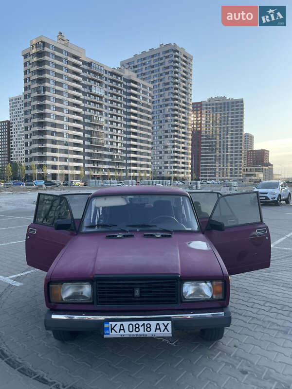 Седан ВАЗ / Lada 2107 2002 в Киеве