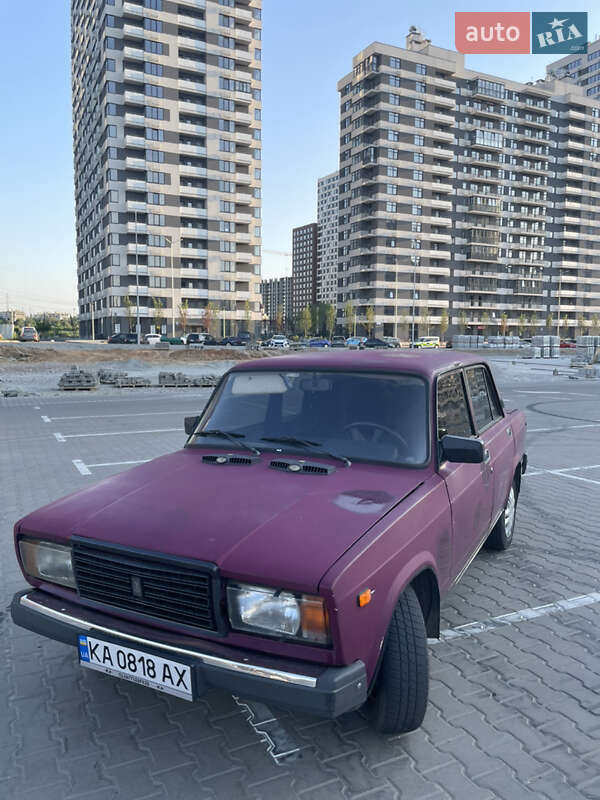 Седан ВАЗ / Lada 2107 2002 в Киеве