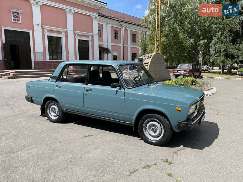 Седан ВАЗ / Lada 2107 2004 в Тульчине