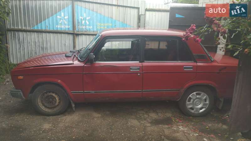 Седан ВАЗ 2107 1996 в  фото Седан ВАЗ 2107 1996 в