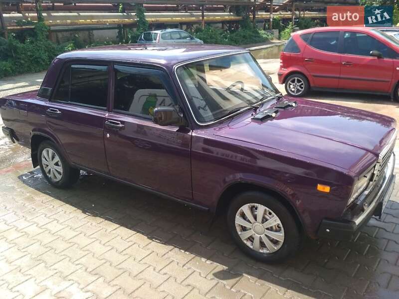 Седан ВАЗ / Lada 2107 2004 в Одессе