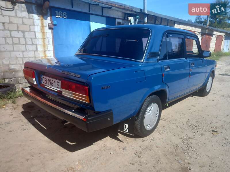 Седан ВАЗ / Lada 2107 2001 в Славутиче