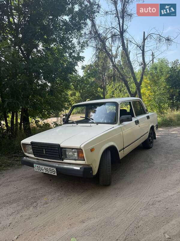 Седан ВАЗ / Lada 2107 1992 в Радомишлі