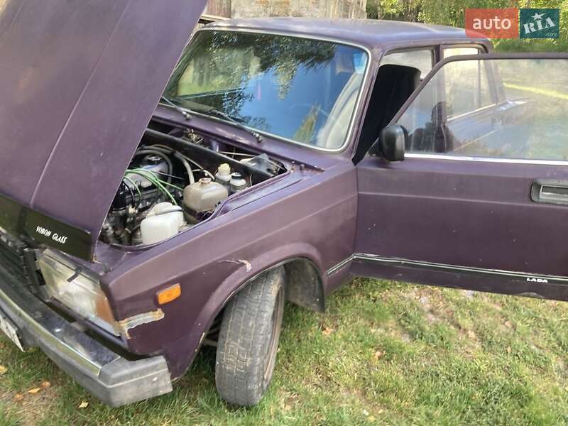 Седан ВАЗ / Lada 2107 1998 в Гайсине