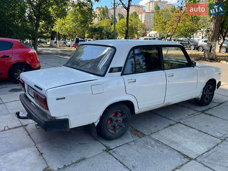 Седан ВАЗ 2107 2004 в 