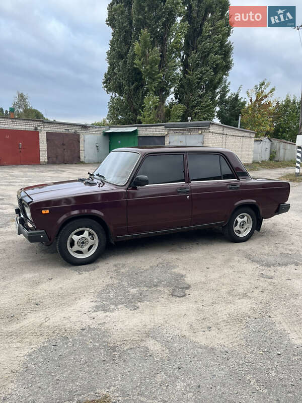 Седан ВАЗ / Lada 2107 2005 в Кременчуге