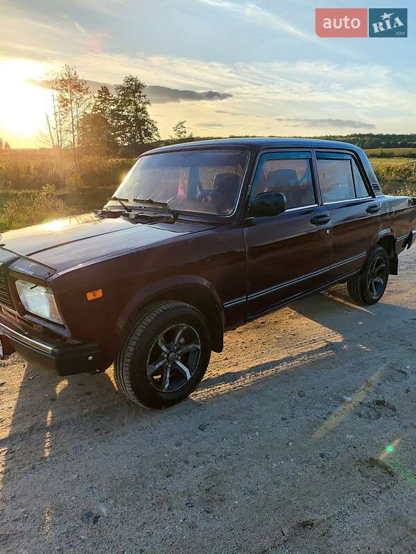 Седан ВАЗ / Lada 2107 2008 в Остроге фото 4 Седан ВАЗ / Lada 2107 2008 в Остроге