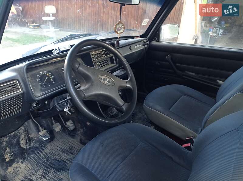 Седан ВАЗ / Lada 2107 2004 в Черновцах