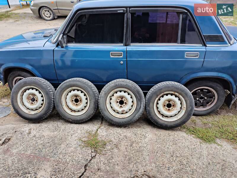 Седан ВАЗ / Lada 2107 2002 в Нетешине