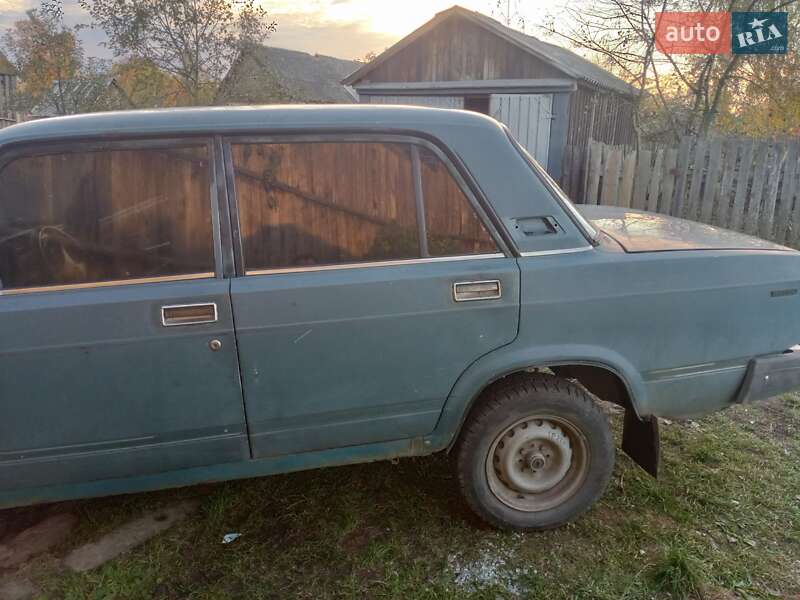 Седан ВАЗ / Lada 2107 2005 в Олевську